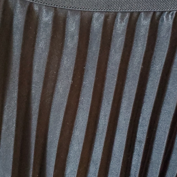 Skirt (Black) - Picture 7 of 9